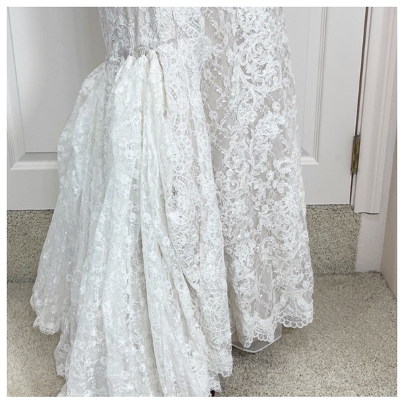 oleg cassini lace trumpet wedding dress - Picture 9 of 16